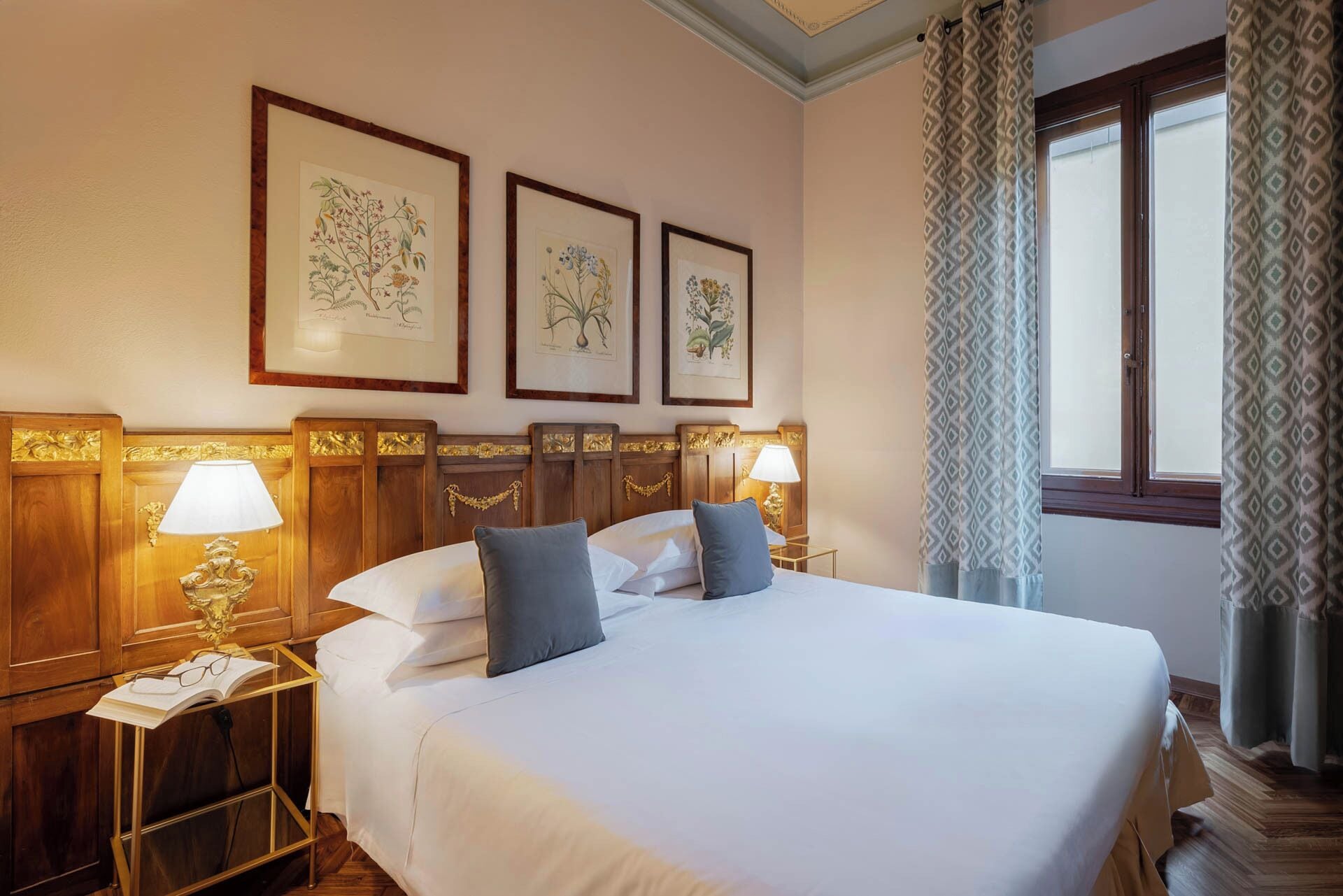 Habitación cuádruple clásica | Ropa de cama hipoalergénica y minibar 