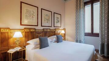 Habitación cuádruple clásica | Ropa de cama hipoalergénica y minibar