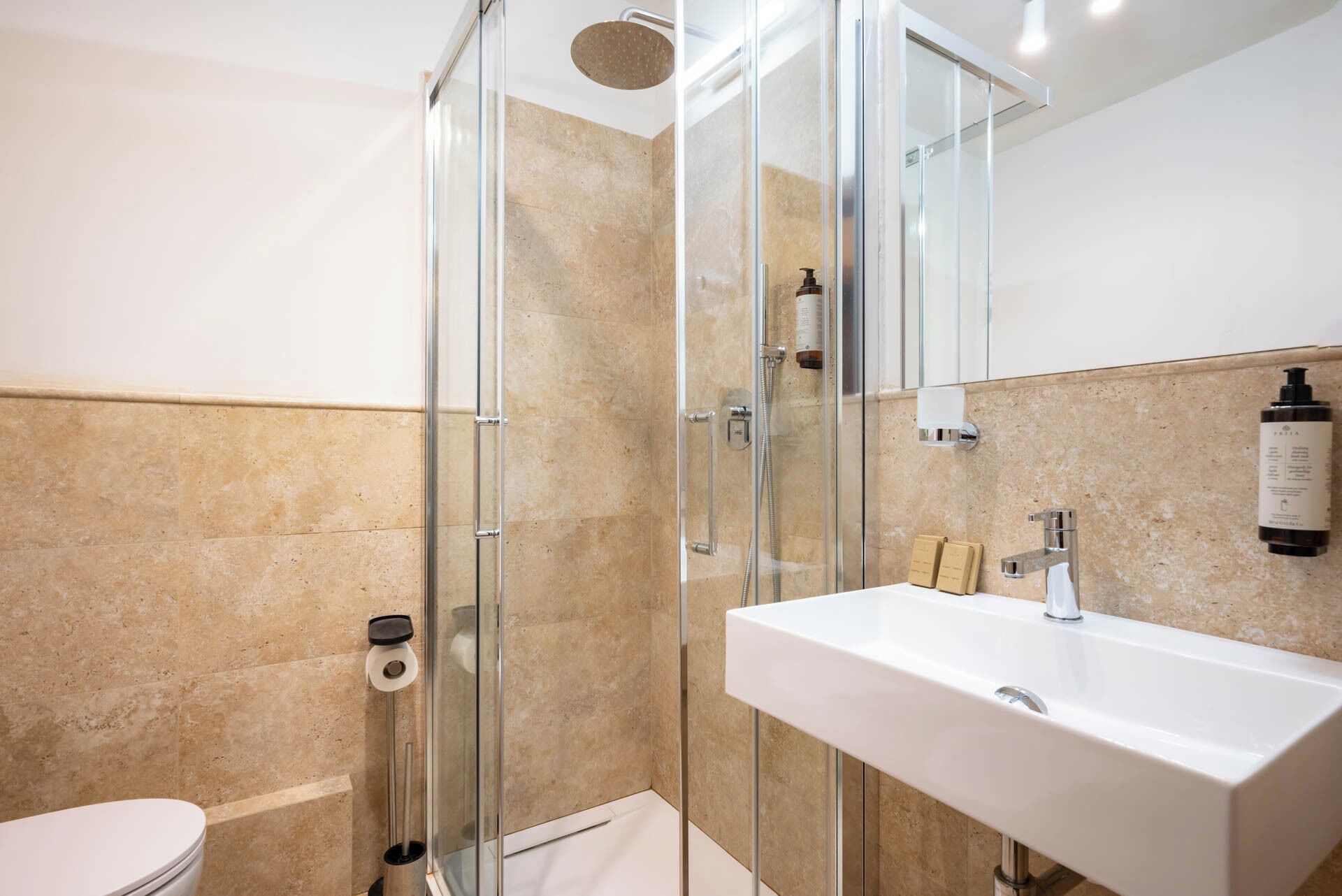 classic quadruple room | bathroom | free toiletries, hair dryer, bidet, towels