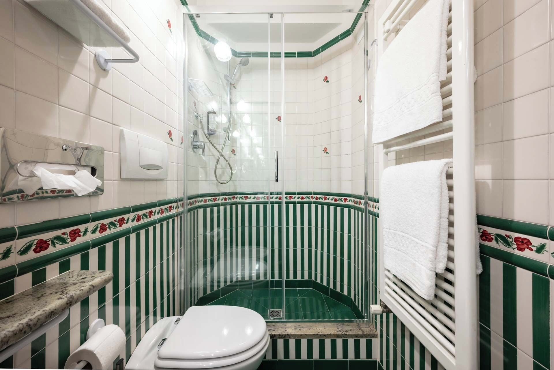 classic single room | bathroom | free toiletries, hair dryer, bidet, towels