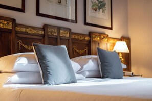Classic Quadruple Room | Hypo-allergenic bedding, minibar, in-room safe, individually decorated - Guest House Morandi (Florence)