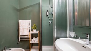 Kamar Double atau Twin Klasik | Kamar mandi