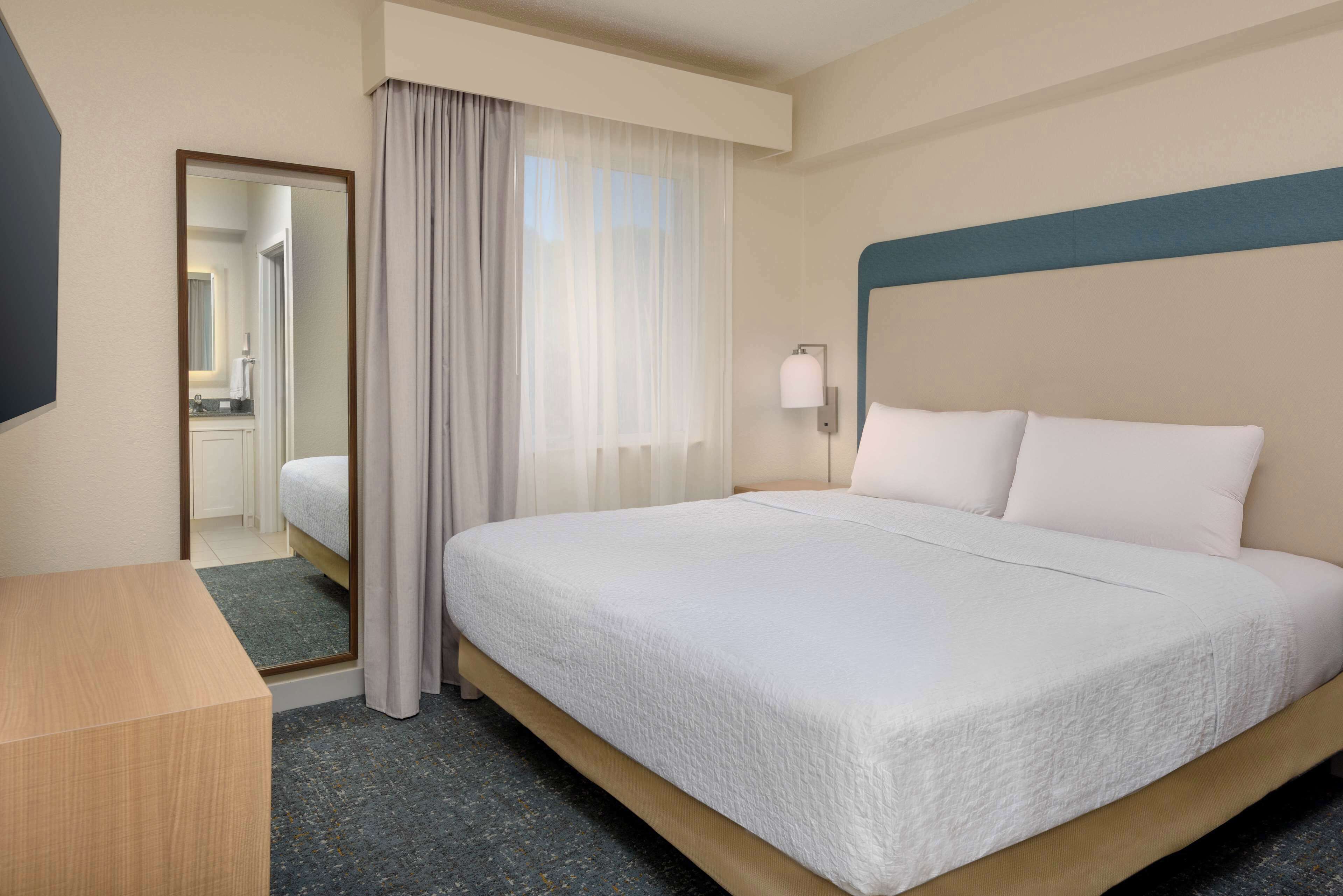 in-room safe, desk, laptop workspace, blackout curtains