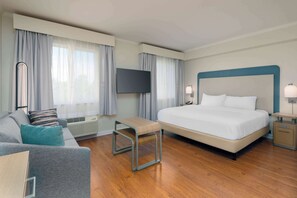 Studio, 1 King-Bett, barrierefrei, Badewanne (Mobility & Hearing) | Wohnbereich | LCD-Fernseher, MP3-Dockingstation