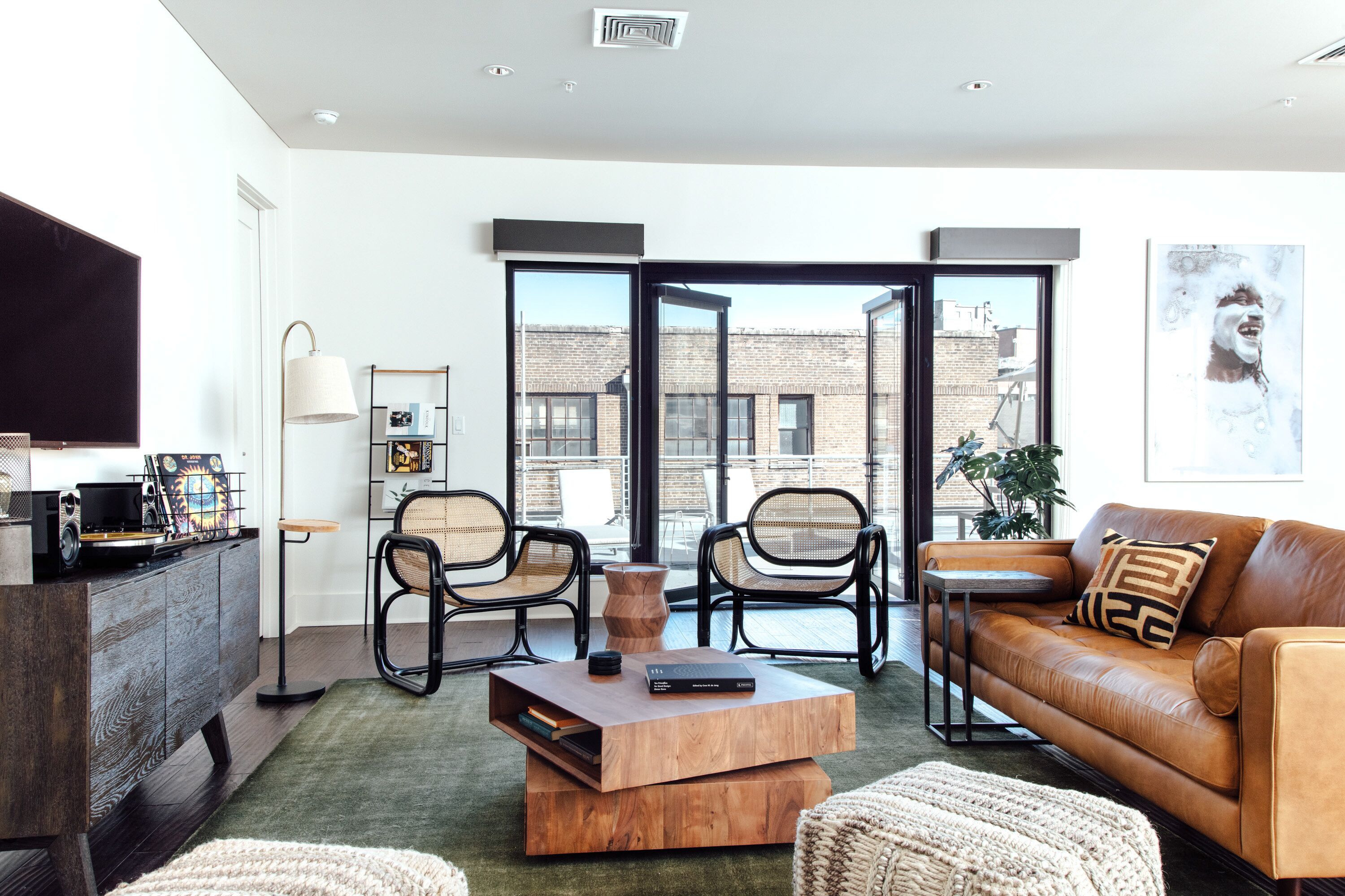 Free minibar, iron/ironing board, wired internet, bed sheets