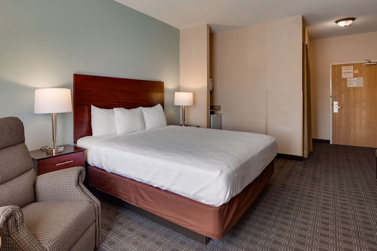 1 bedroom, in-room safe, laptop workspace, blackout drapes