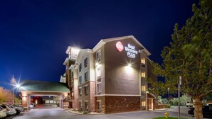 A Best Western PLUS hotel with a brick facade, multiple windows, and a sign on the side. - Best Western Plus Gateway Inn & Suites (Aurora)