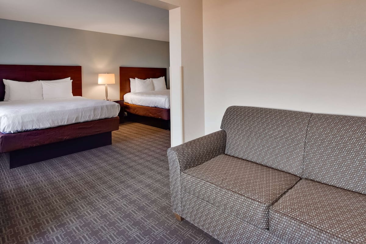 Suite, 2 Queen Beds, Non Smoking, Refrigerator & Microwave (with Sofabed)