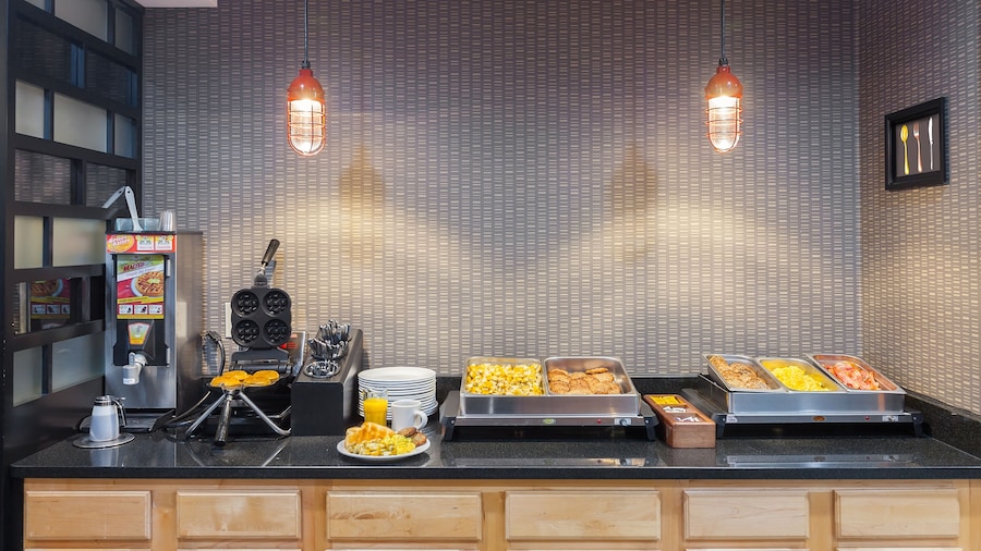 Four Points by Sheraton Charlotte - Pineville