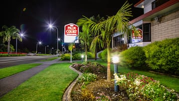 Fachada del alojamiento - Noche
