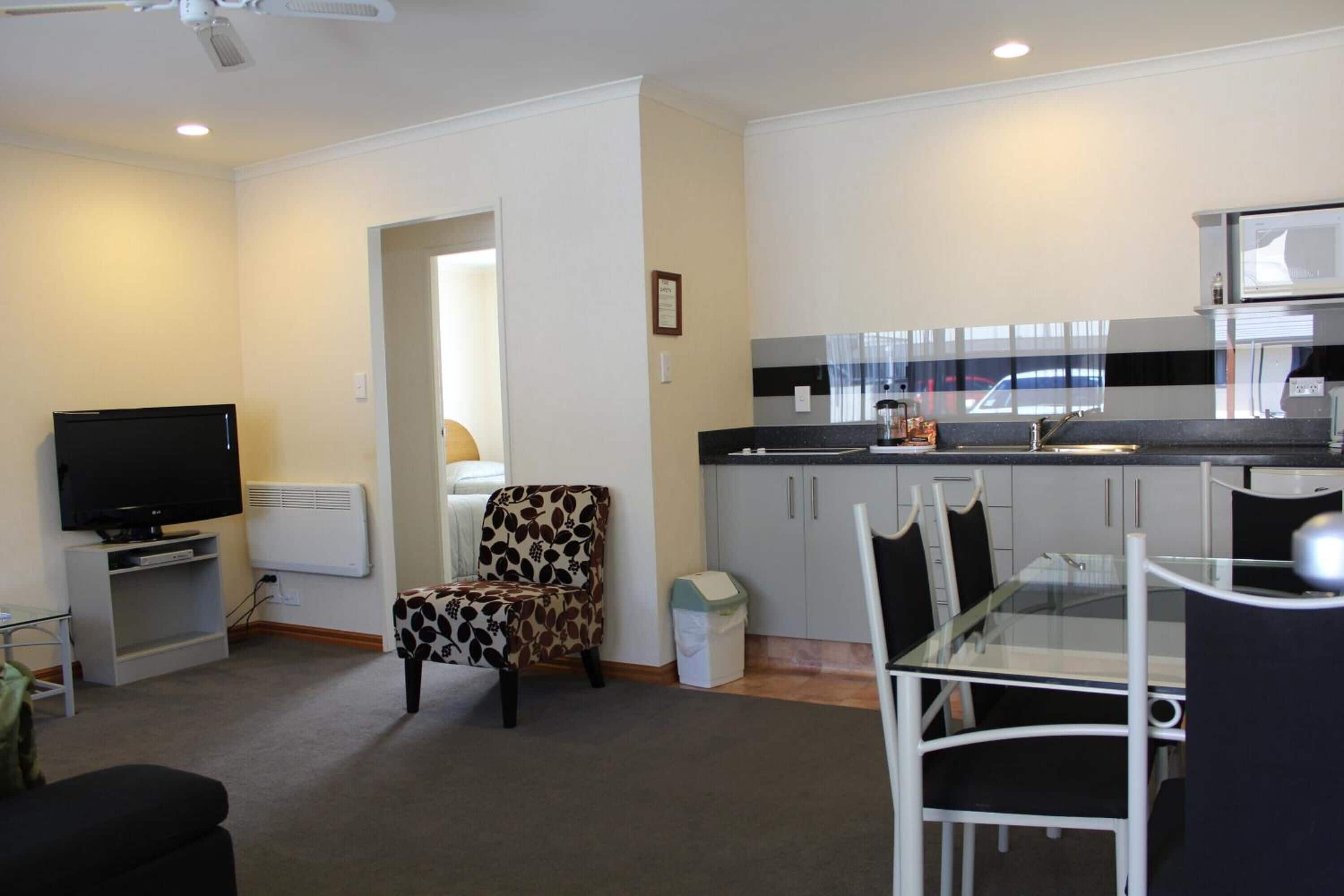 40-inch TV with cable channels