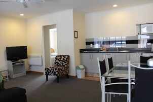 40-英寸电视（配备有线频道）