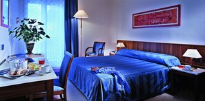Minibar, in-room safe, desk, free WiFi - Europa Palace Hotel (Messina)