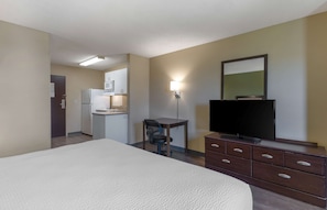 Studio, 1 King Bed, Non Smoking | Desk, blackout drapes, iron/ironing board, free WiFi