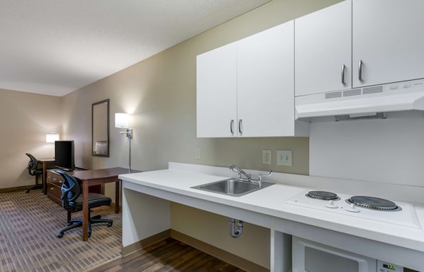 Studio, 1 Queen Bed, Accessible, Non Smoking | Desk, blackout drapes, iron/ironing board, free WiFi