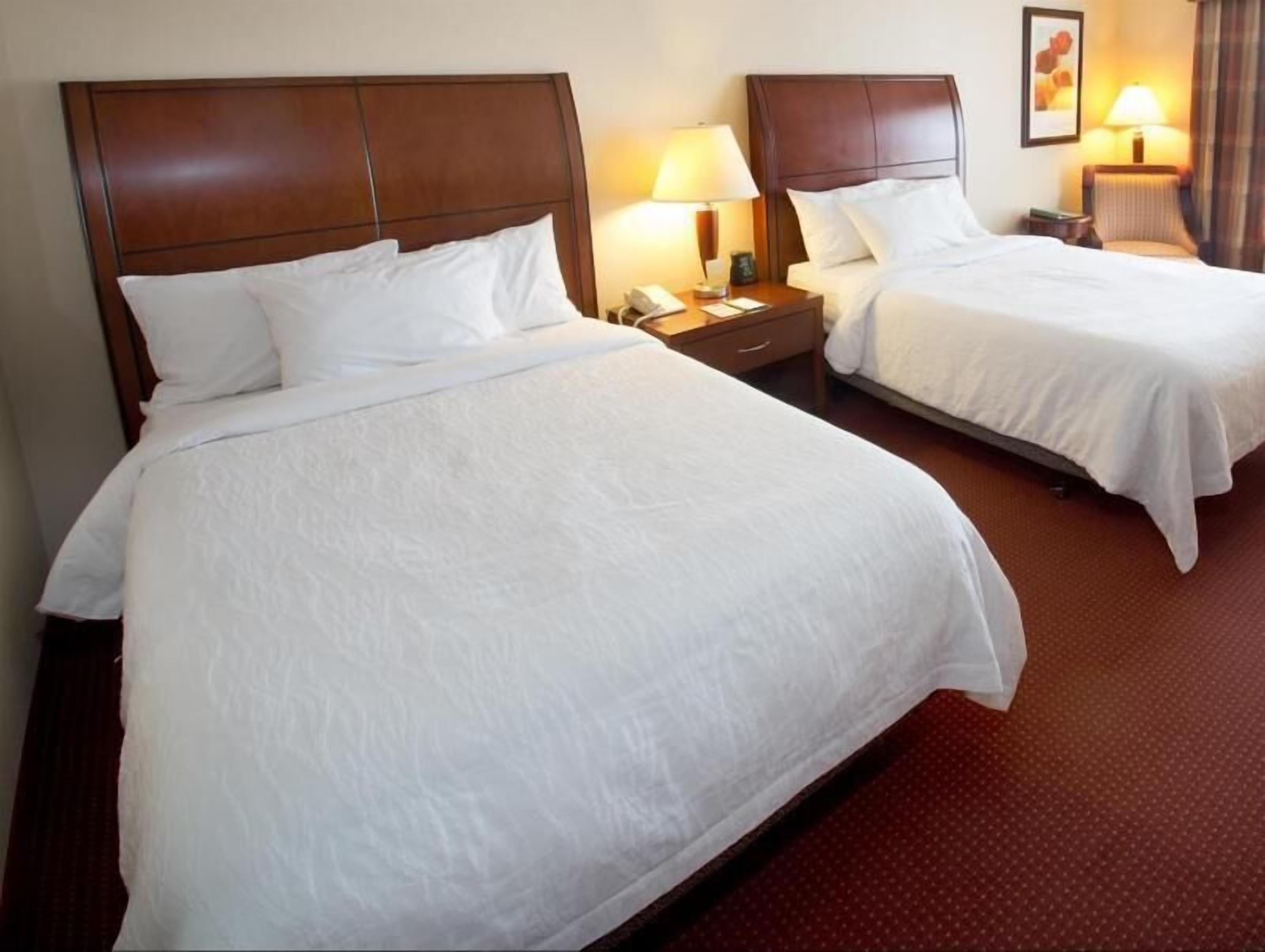 Premium bedding, in-room safe, laptop workspace, iron/ironing board