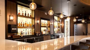 2 restaurants, breakfast served