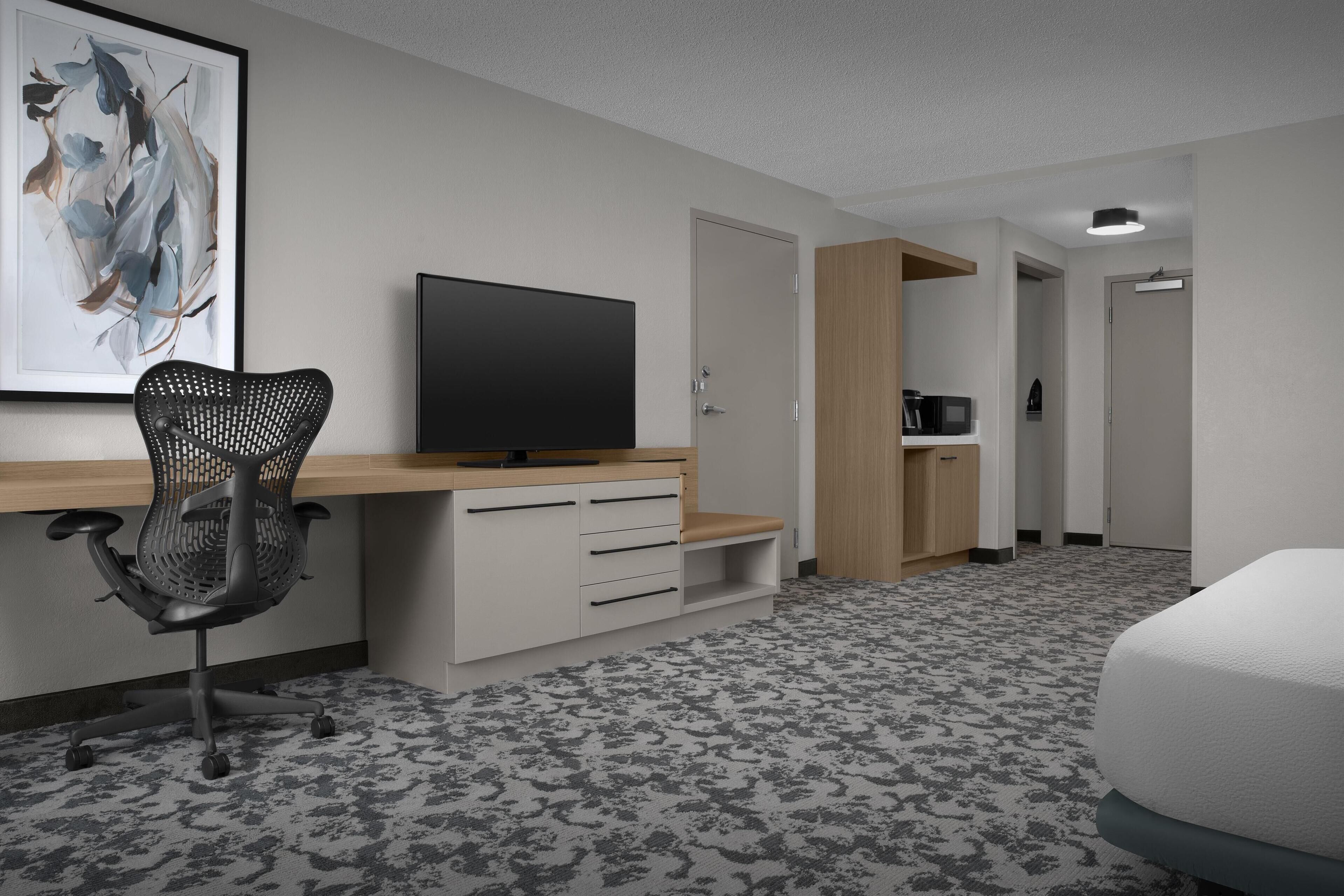 room, 1 king bed, accessible | 1 bedroom, desk, blackout curtains, iron/ironing board