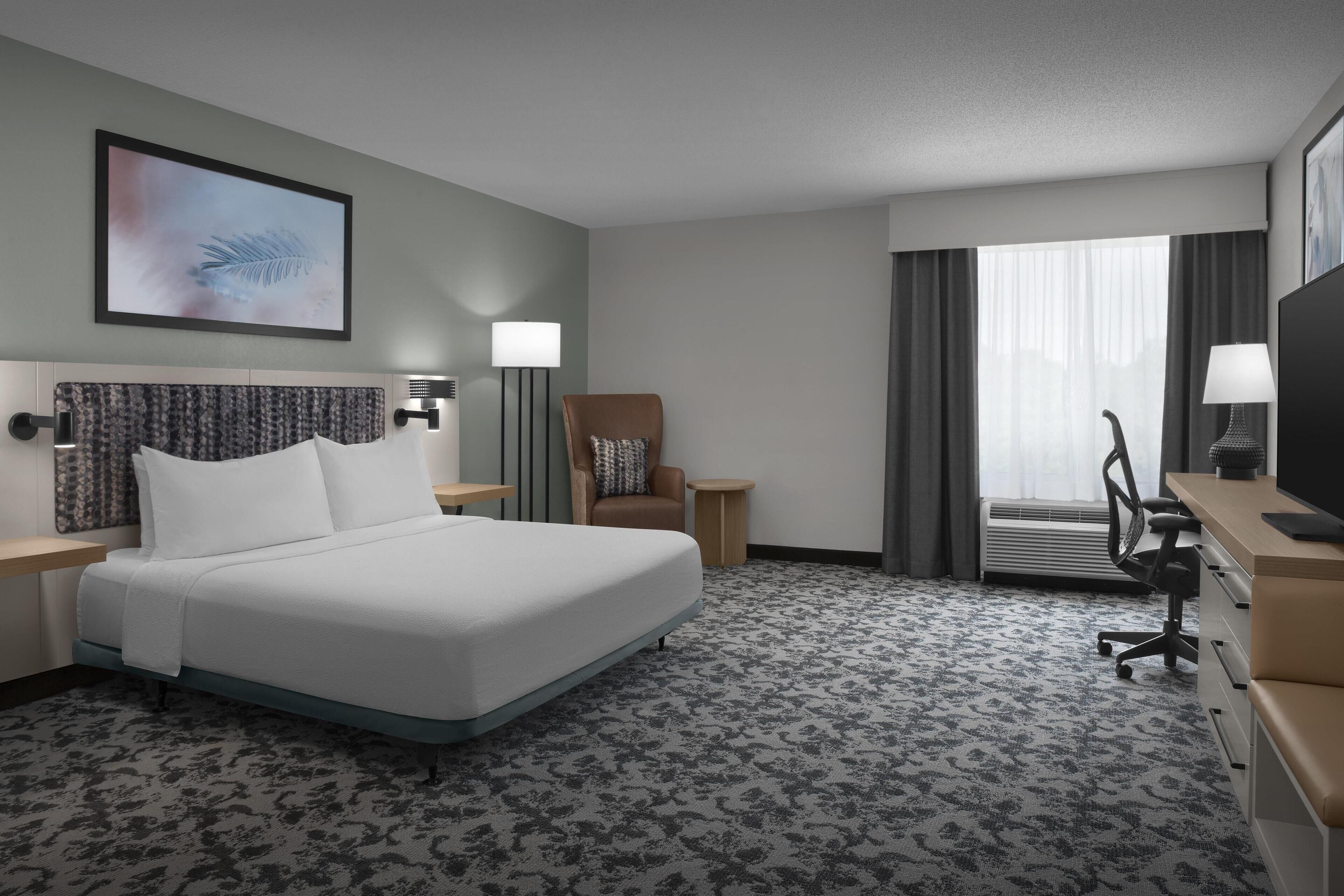 客房, 1 张特大床, 无障碍 | 办公桌、遮光窗帘、熨斗/熨衣板、免费婴儿床