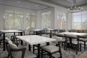 Daily buffet breakfast (USD 17.95 per person) - Hilton Garden Inn Auburn/Opelika (Auburn)