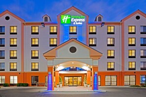 Exterior - Holiday Inn Express Hotel & Suites Meadowlands Area by IHG (Carlstadt)