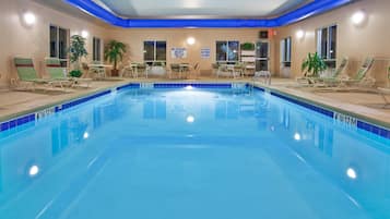 Indoor pool, sun loungers