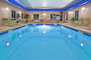 Indoor pool, sun loungers