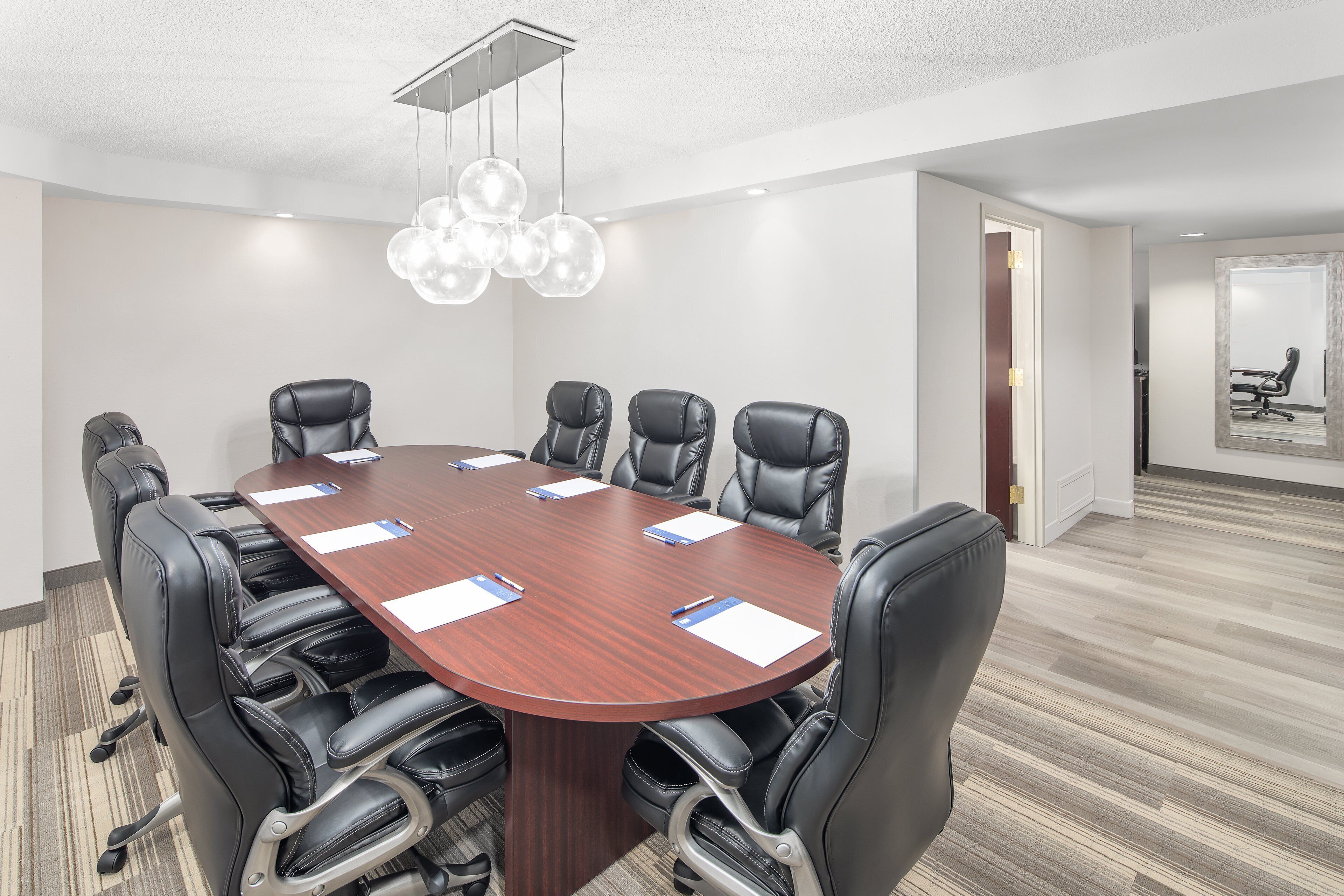 suite, 1 bedroom (boardroom) | room amenity