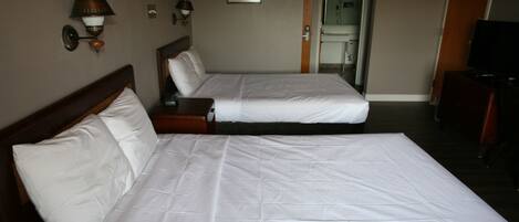 Room, Non Smoking | Langsir/tirai gelap terus, seterika/papan seterika