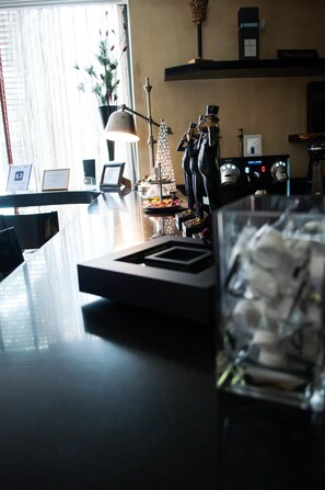 Lobby lounge