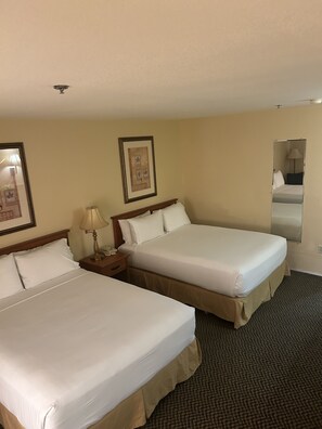 In-room safe, desk, iron/ironing board, free WiFi - Holiday Inn Express Las Vegas-Nellis by IHG (Las Vegas)