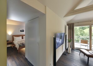 Junior-Suite, Balkon, Gartenblick | 1 Schlafzimmer, Allergikerbettwaren, Zimmersafe, Schreibtisch