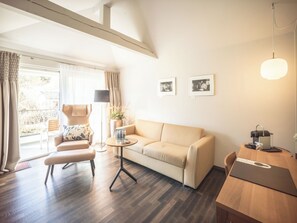 Junior Suite mit Balkon | Hypo-allergenic bedding, in-room safe, desk, laptop workspace - Hof Weissbad Health & Wellness Resort (Schwende)