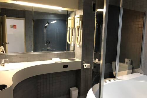 Superior Room | Bathroom