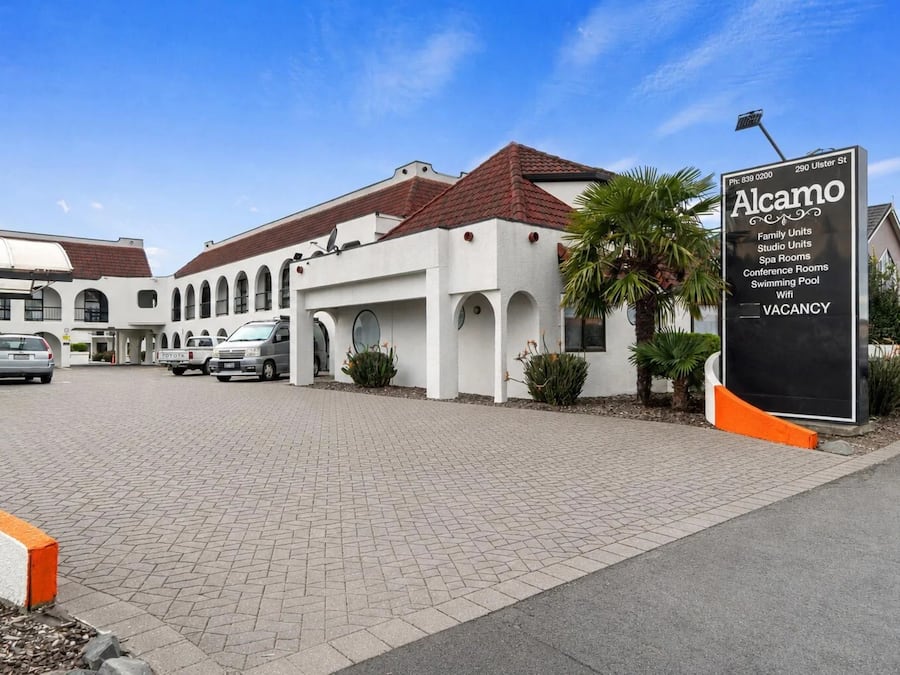 Fachada de la propiedad
