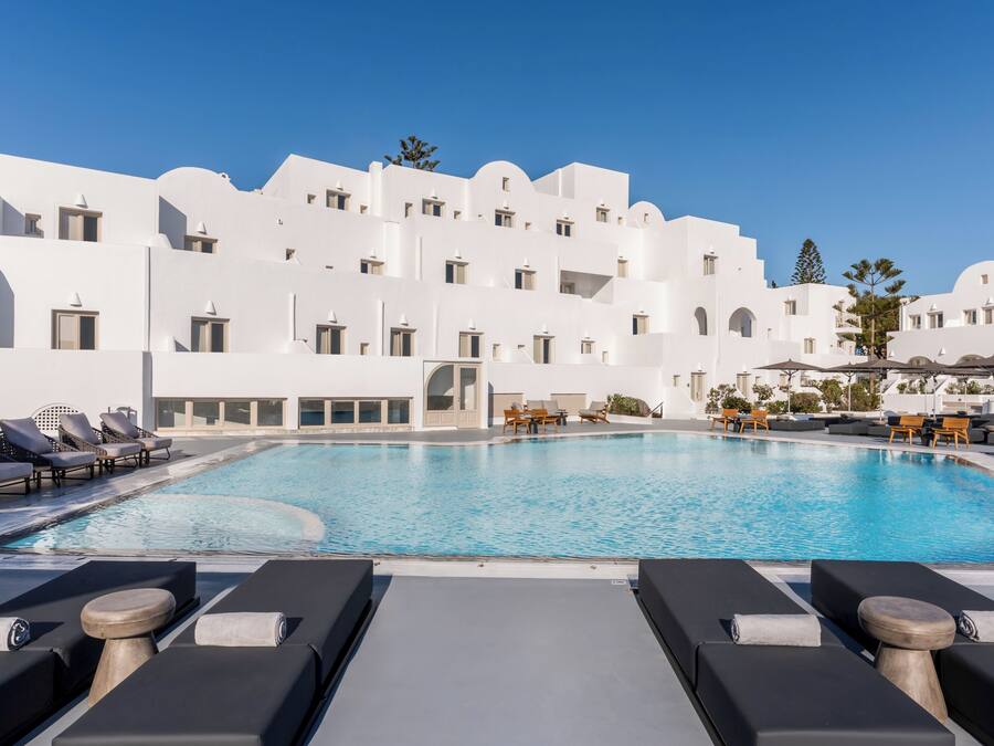 Seasonal outdoor pool, sun loungers