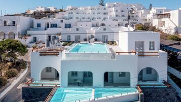 Rom – deluxe | Safe på rommet, wi-fi (inkludert), sengetøy og vekkerklokke