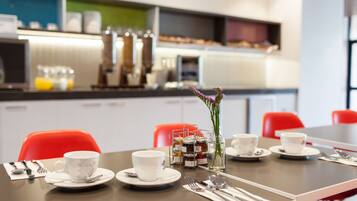 TĂ€gliches FrĂŒhstĂŒcksbuffet (19 AUD pro Person)