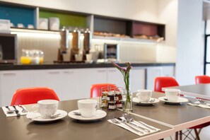 Desayuno buffet (AUD 19 por persona)