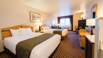 Työpöytä, pimennysverhot, silitysrauta/-lauta, ilmaiset vauvansängyt