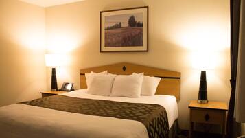 書桌、遮光窗簾/窗簾、熨斗/熨衫板、免費嬰兒床