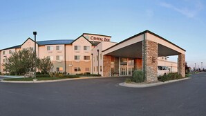 A Crystal Inn hotel with a covered entrance, multiple floors, and a parking lot. - Crystal Inn Hotel & Suites Great Falls (Great Falls)