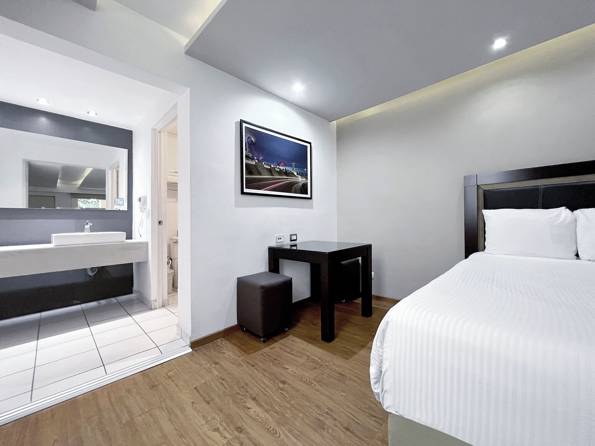 deluxe double room, 2 double beds, non smoking | premium bedding, pillow-top beds, in-room safe, desk