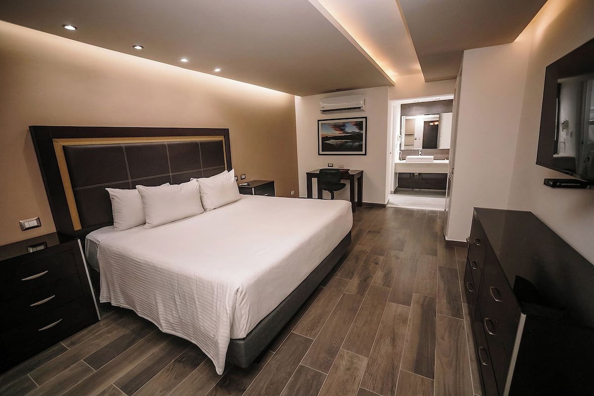 Habitación estándar, 1 cama King size | Ropa de cama de alta calidad y camas con pillow-top