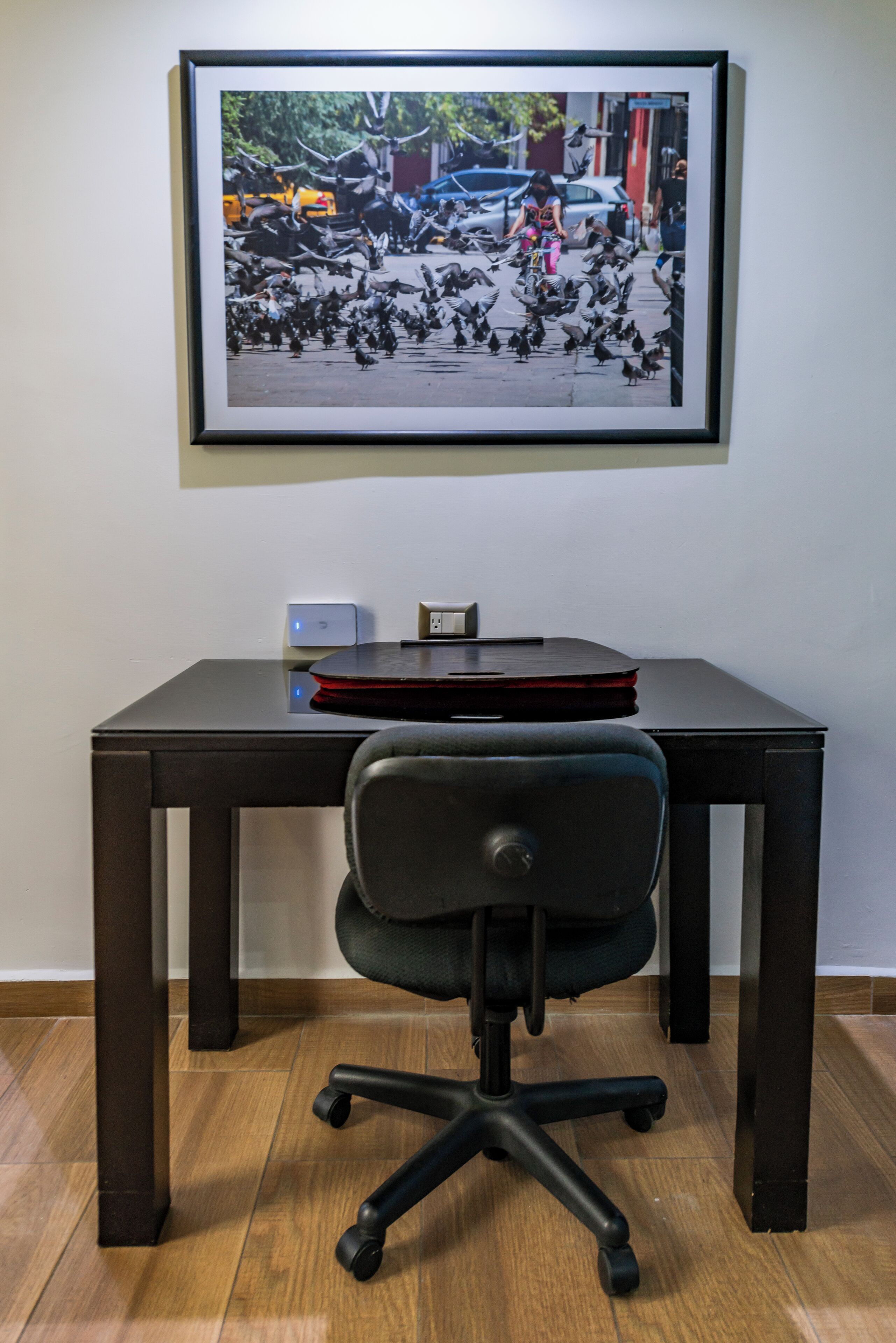 standard room, 1 king bed | premium bedding, pillow-top beds, in-room safe, desk