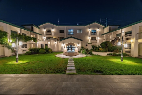 Jardim. Quinta Dorada Hotel and Suites