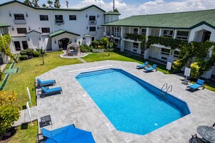 季节性开放的室外游泳池