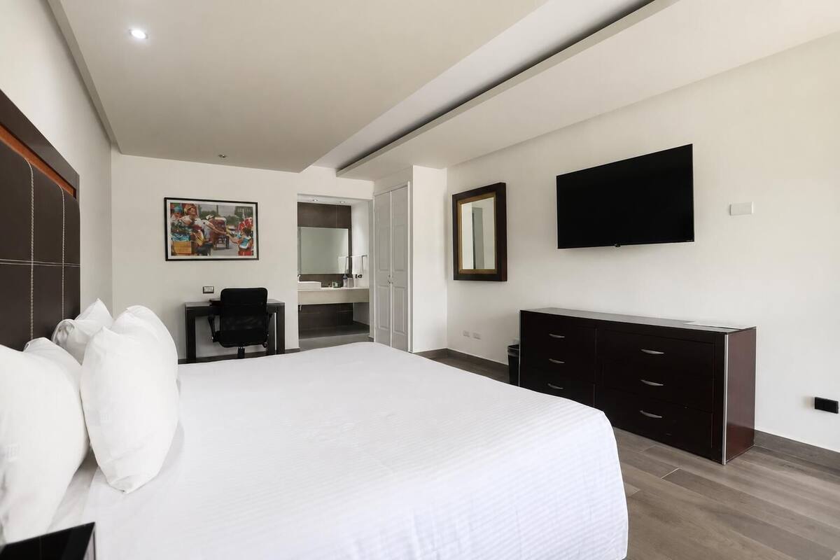 Premium bedding, pillowtop beds, in-room safe, desk