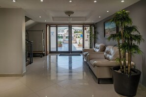 Reception - Quinta Dorada Hotel and Suites (Saltillo)