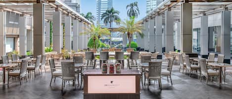 3 restaurants, breakfast, lunch, dinner served; international cuisine